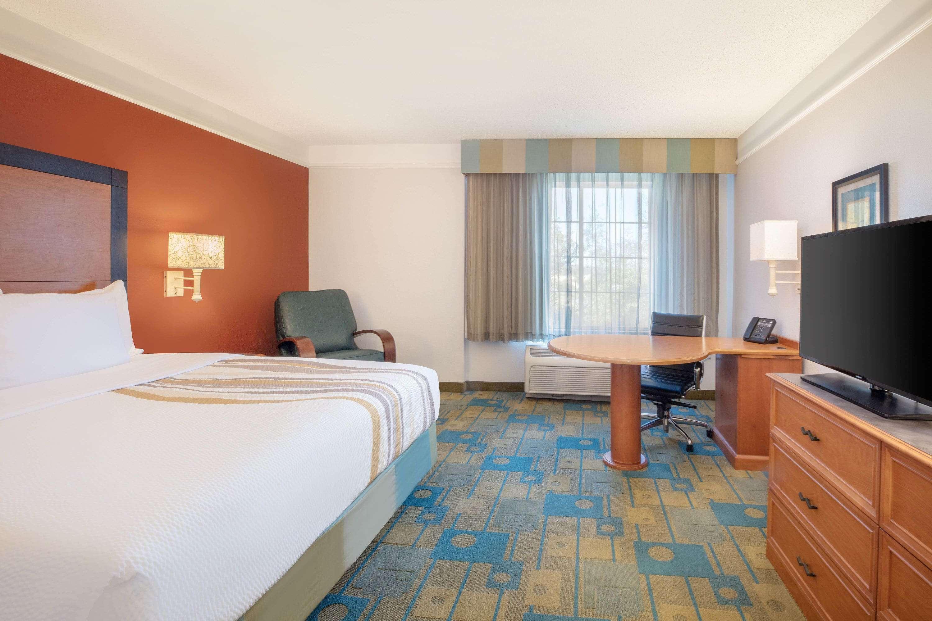 La Quinta And By Wyndham, Hotel